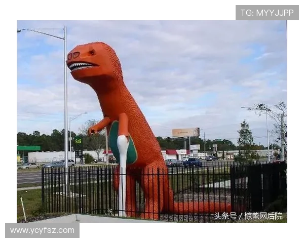 足球明星雕像的奇葩之作揭示了艺术与现实的巨大反差与争议